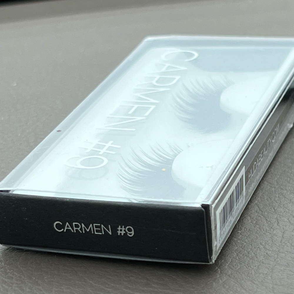 Huda Beauty Lashes - Picture 7 of 7